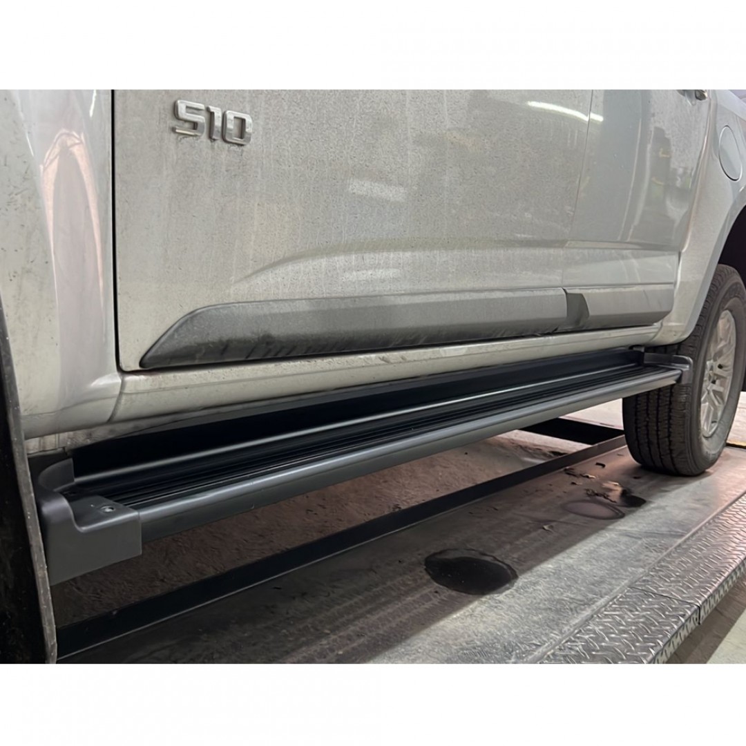 estribos-aluminio-optimus-negros-cabina-doble-chevrolet-s10-00--ford-ranger-00--toyota-hilux-05--volkswagen-amarok-10--no-incluye-soportes-eopn000-chevrolet-ford-toyota-volkswagen-nissan